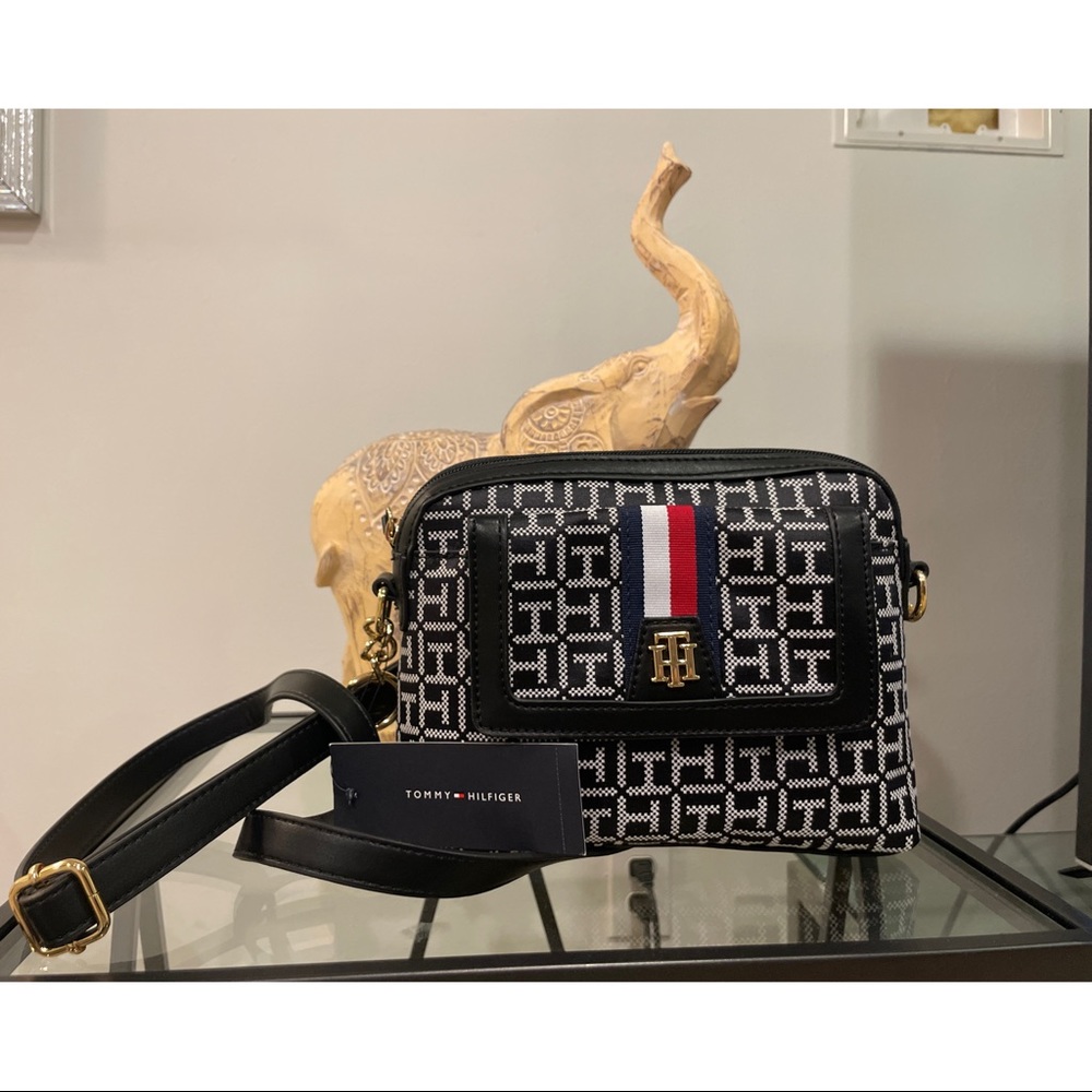 Cross Body Timmy Hilfiger Bag.